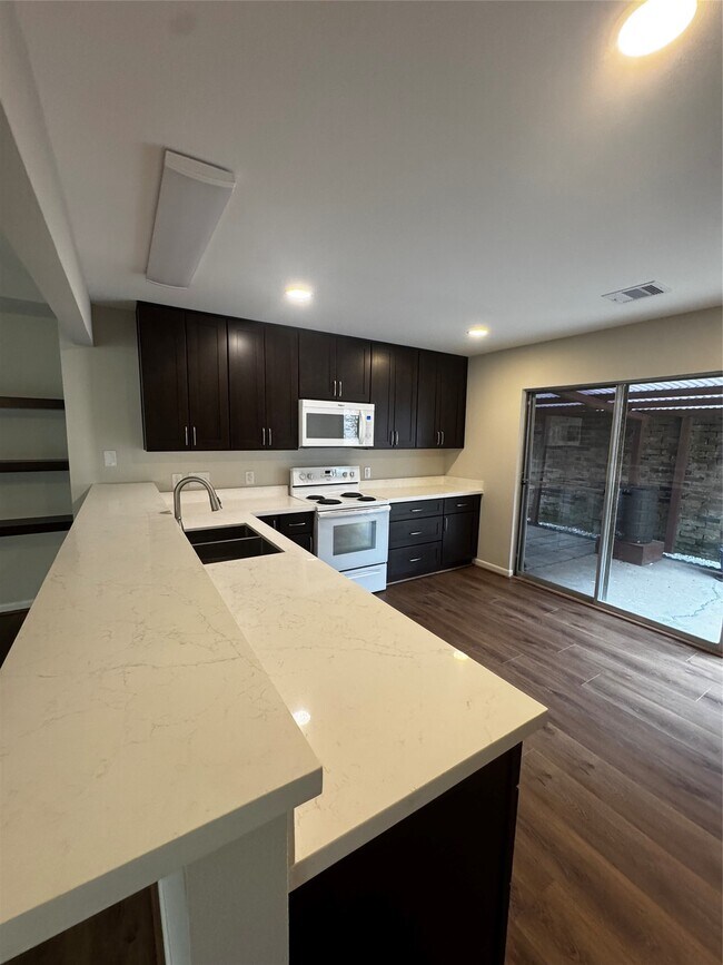 Building Photo - 8807 Belle Glen Dr