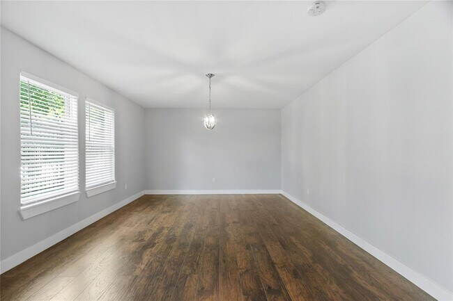 Building Photo - 6110 Bowling Green St