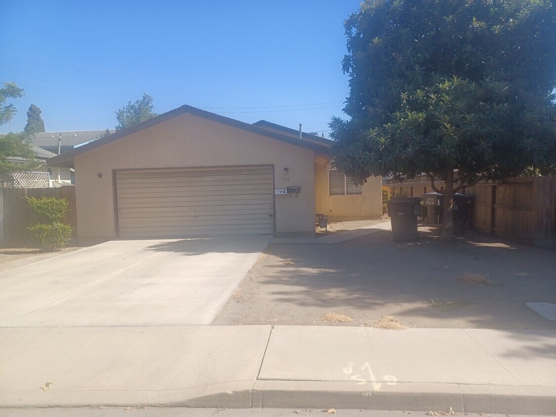 Primary Photo - 516 S Santa Fe St