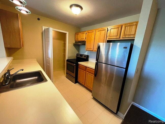 Foto del edificio - 15200 Silver Pkwy