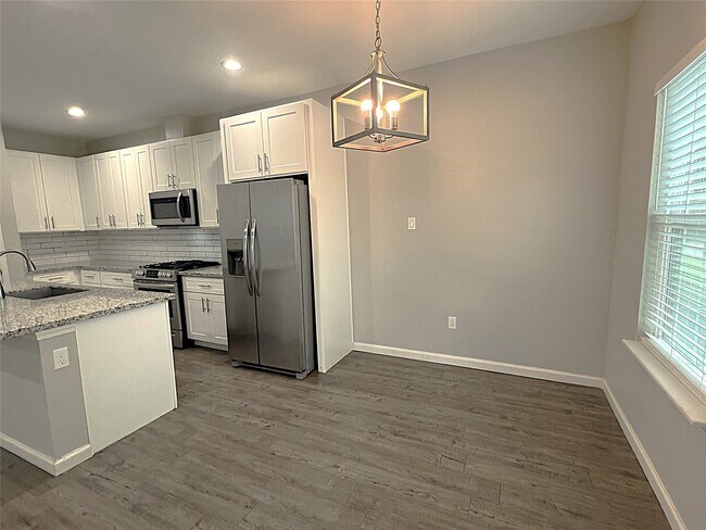Foto del edificio - 5779 Belarbor St