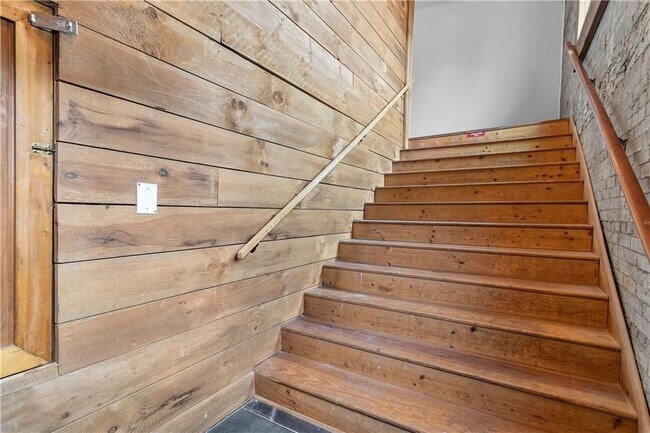 Foto del edificio - 610 Madola Rd