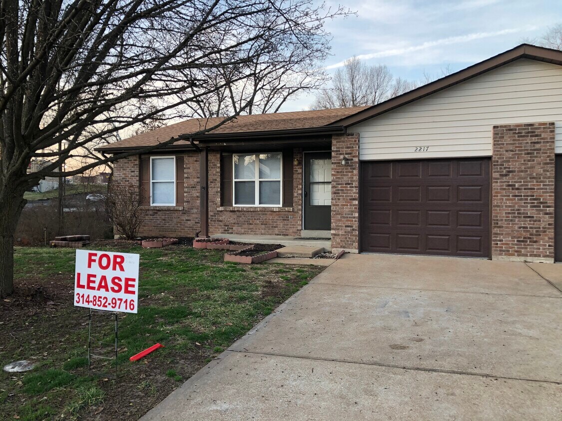 2217 Berrywood Ct, Arnold, MO 63010 Townhome Rentals in Arnold MO