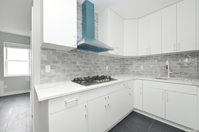 Foto del edificio - 7115 12th Ave
