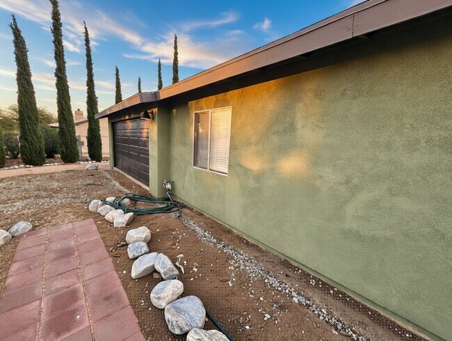 Foto del edificio - 3-bedroom 2 bath Home with Central AC - Fully Furnished