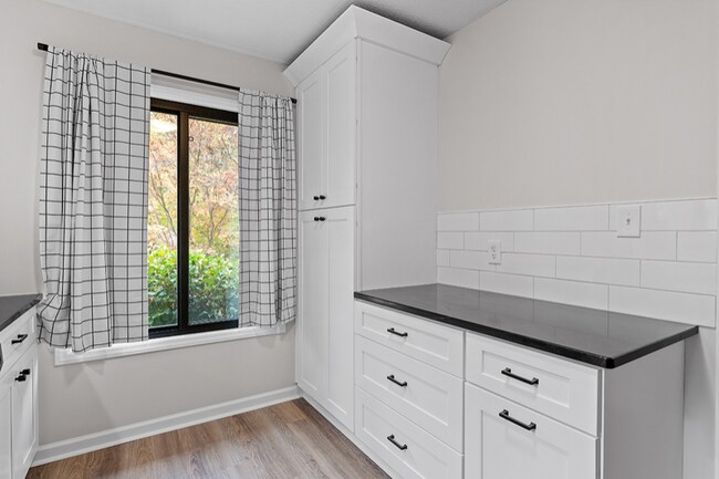 Foto del edificio - 6004 Applewood Ln
