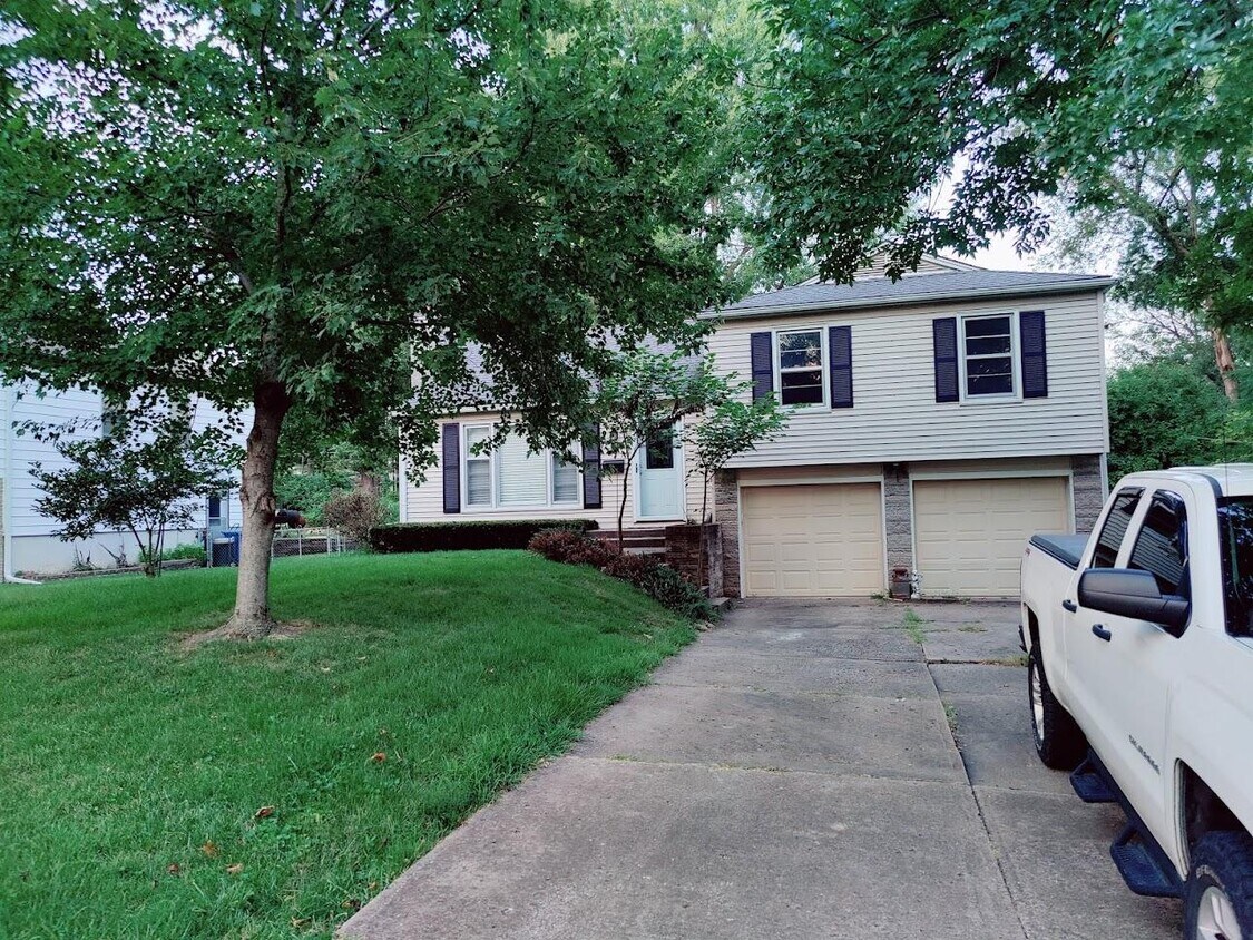 Foto principal - 7937 Reinhardt Ln