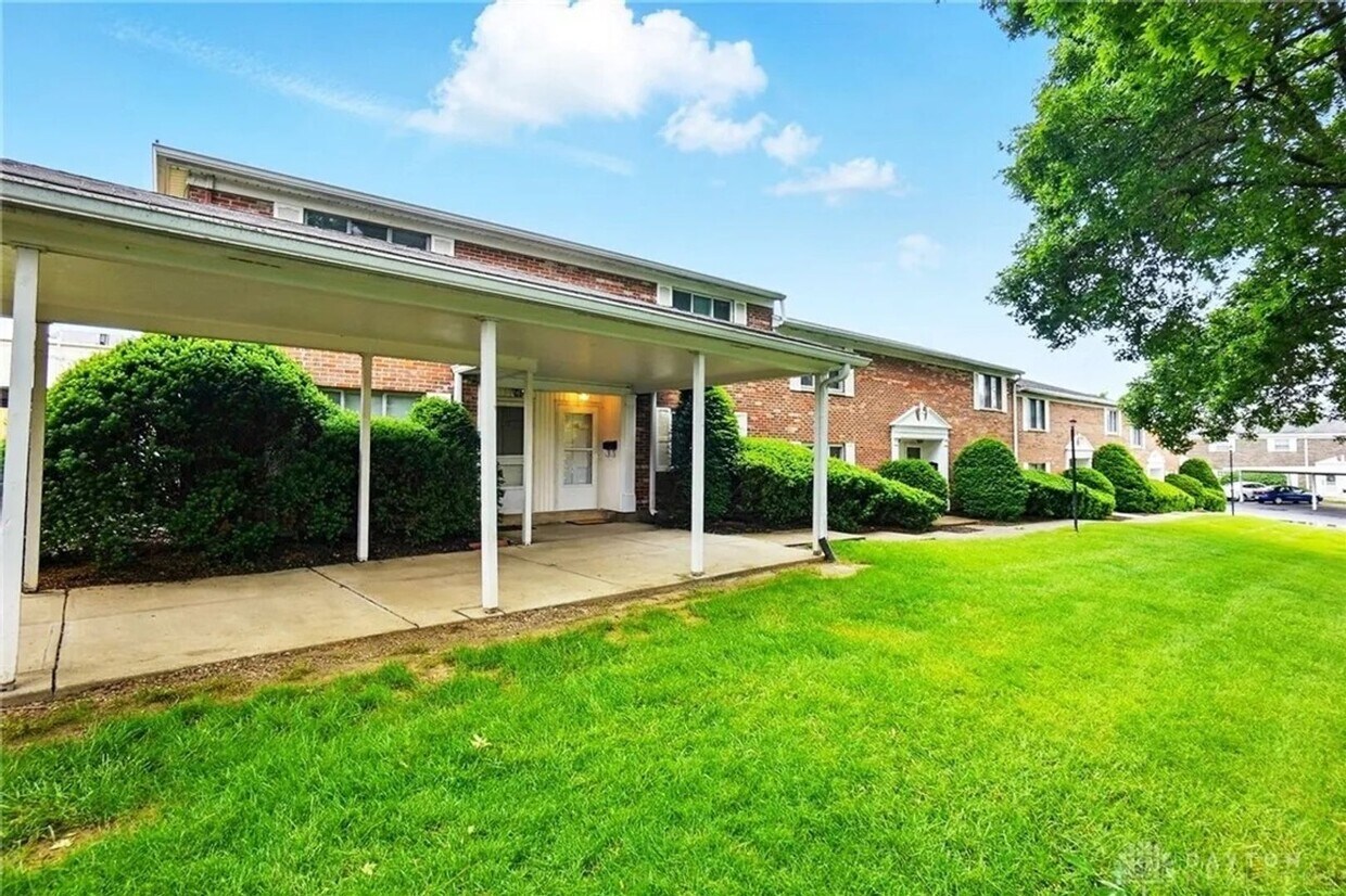 Primary Photo - Charming 2BR Condo in Hart of Centerville
