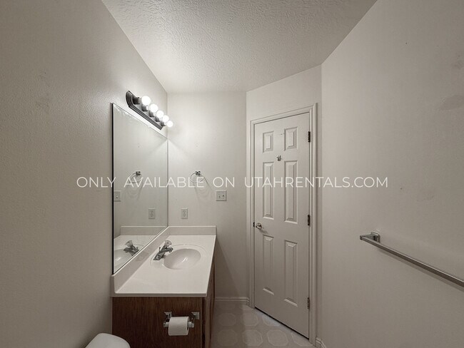 Building Photo - 223 E 900 S