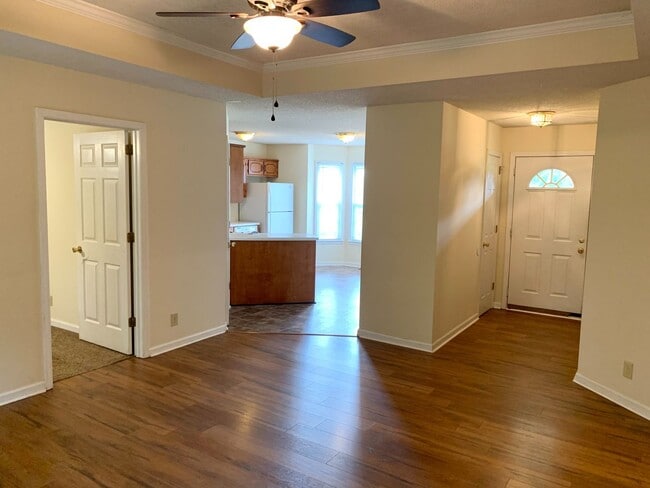 Building Photo - 268 Moncrest Dr