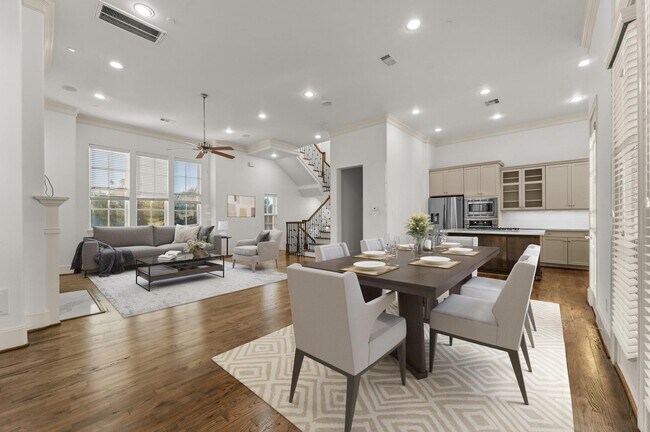 Foto del edificio - 2202 Lakeshore Edge Dr