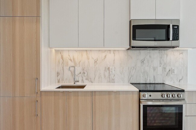 Building Photo - 500 Dupont St