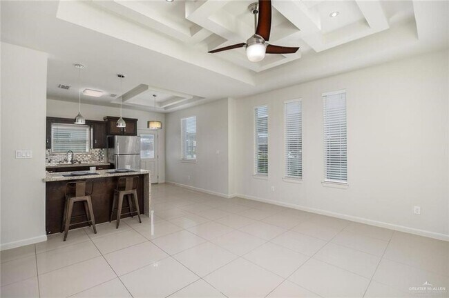 Foto del edificio - 1701 W Garrison Dr