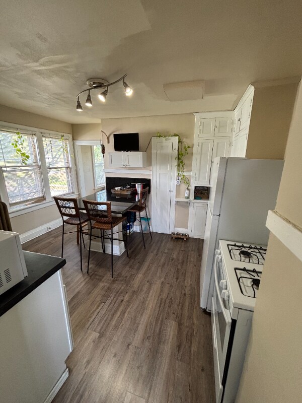 Foto del edificio - 6403 W Fairview Ave