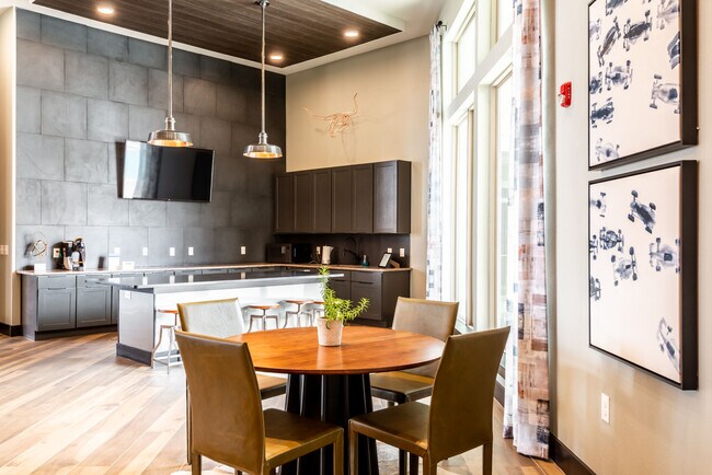 Foto del edificio - The Woodford on Mockingbird