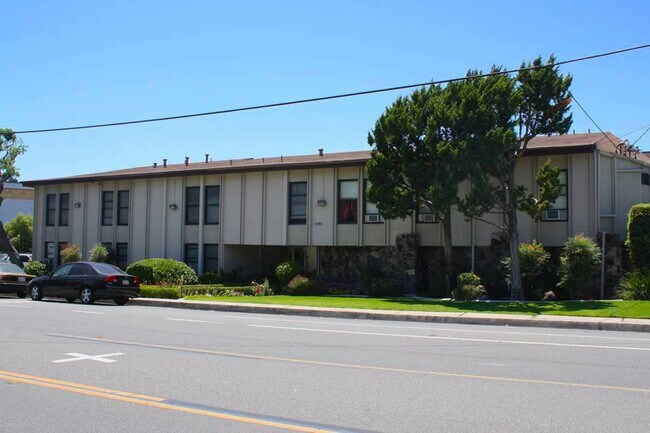 Building Photo - 10115 Santa Gertrudes Ave