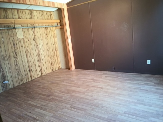 Building Photo - 4005 Hilltop Dr