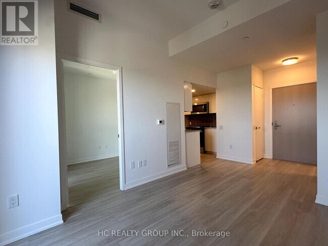 Photo du bâtiment - 500-500 Wilson Ave