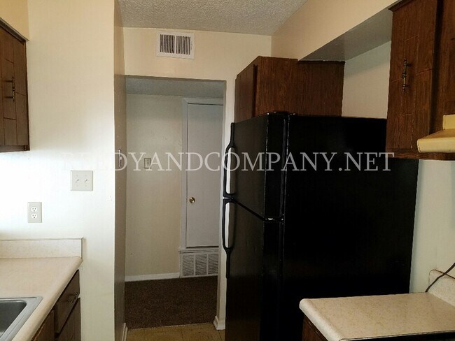 Building Photo - 2829 Sonora Dr