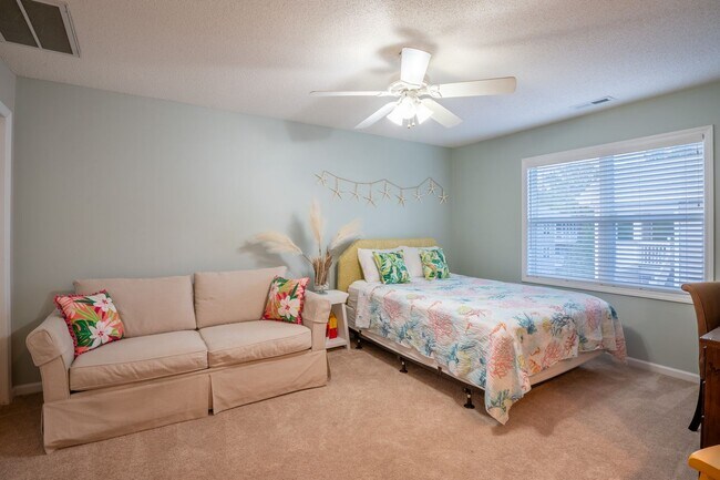 Foto del edificio - EFFICIENCY AVAILABLE LONG OR SHORT TERM @ ...