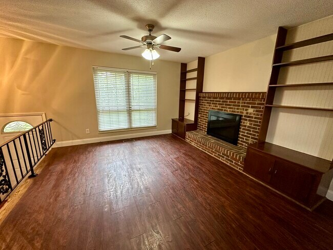 Building Photo - 1812 Sedgewick Dr