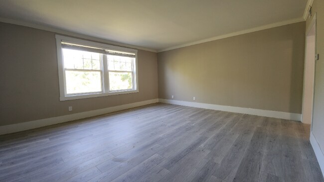 Building Photo - 803 Westwood Dr