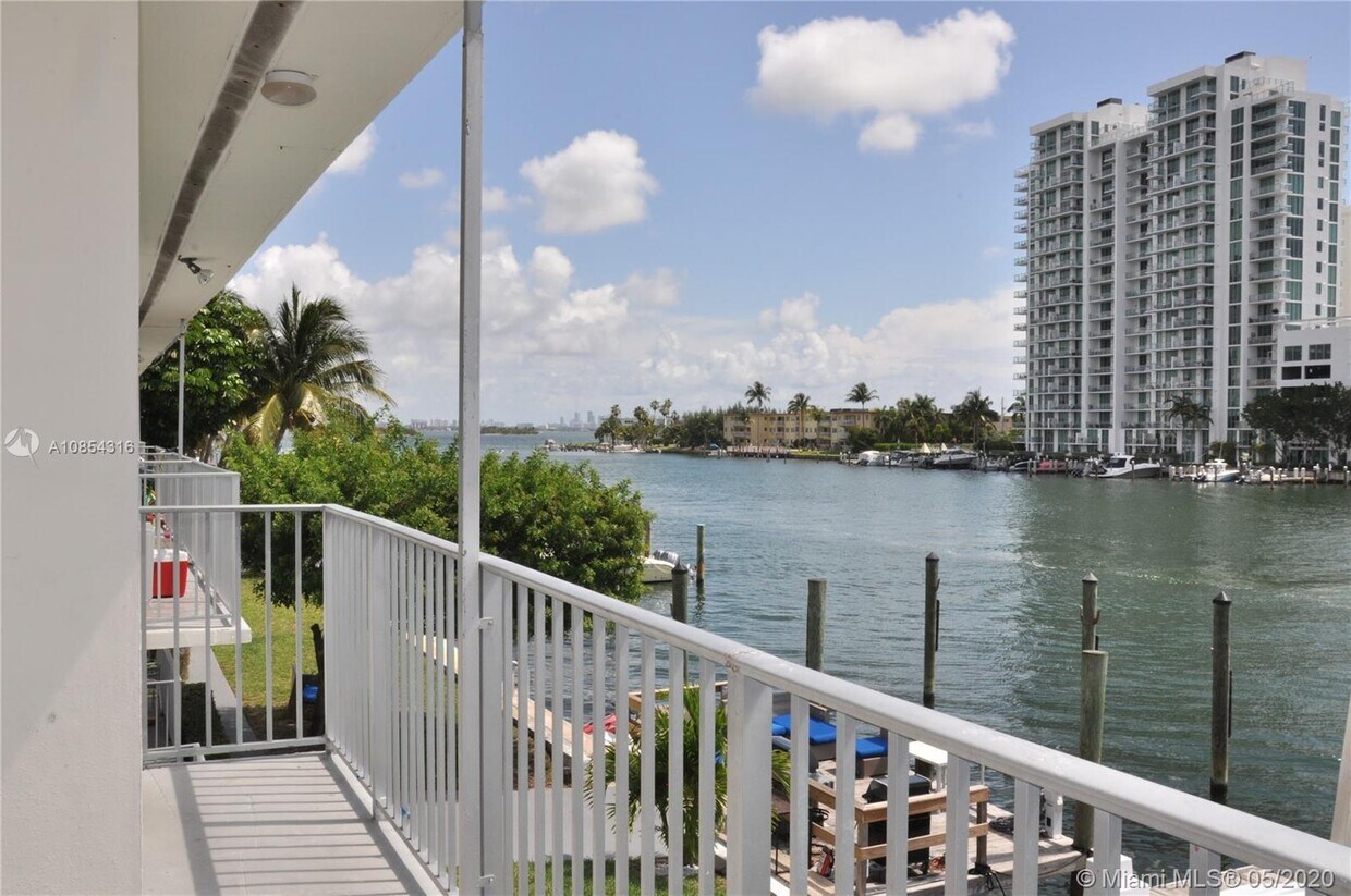 Foto principal - 7925 West Dr