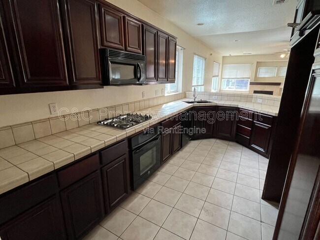 Foto del edificio - 1522 Peony Dr