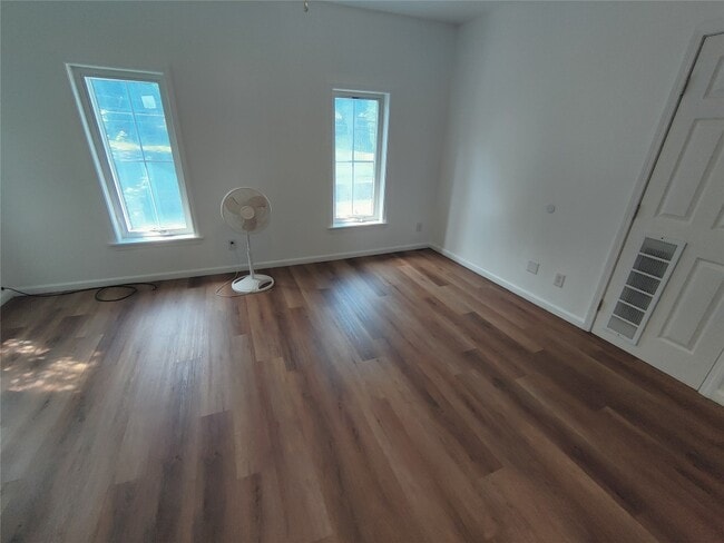 Building Photo - 145 Floral Ave