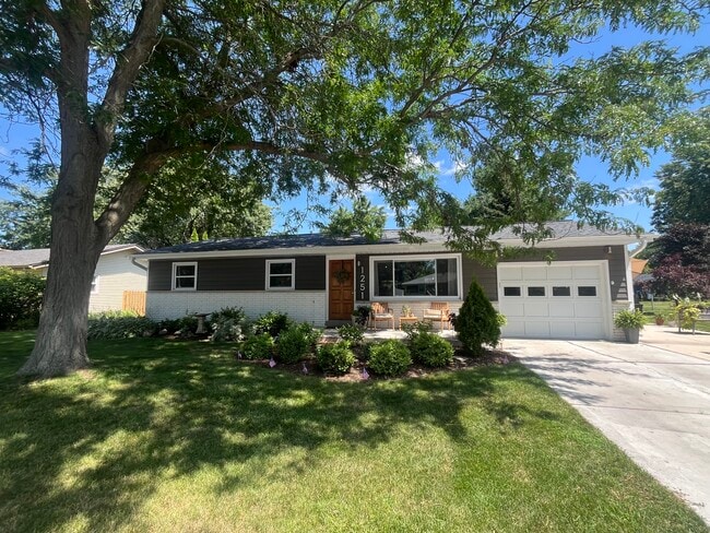 Building Photo - 1251 Lily Rd