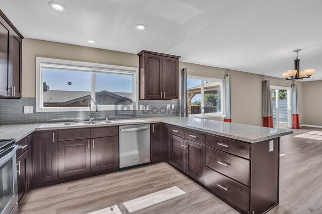 Building Photo - 601 Appian Way