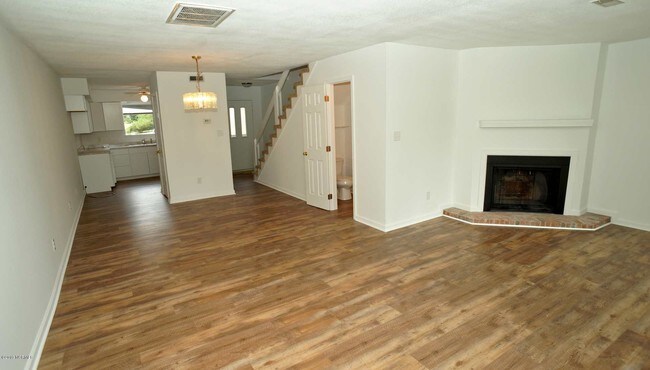 Building Photo - 133 Quarterdeck Townes