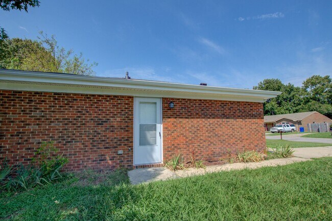 Foto del edificio - 4601 Hardy Dr