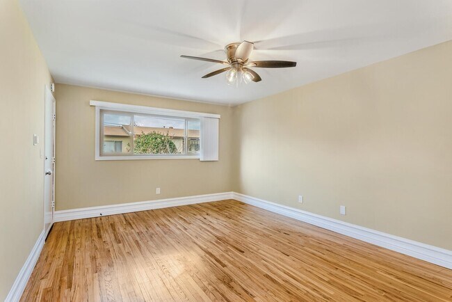 Interior Photo - 9801-9811 Russell Ave