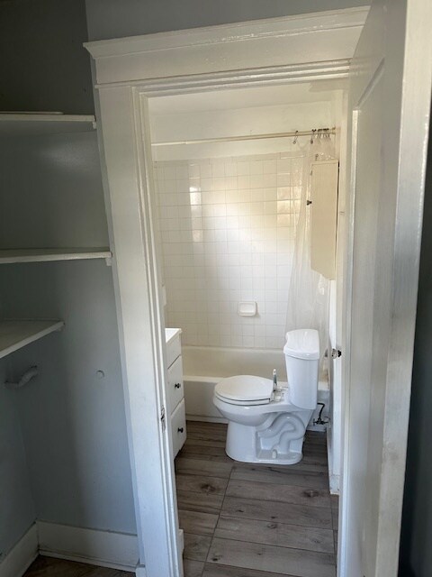 Foto del edificio - 3229 E 8th St