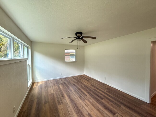 Foto del edificio - 5230 Springhill Dr