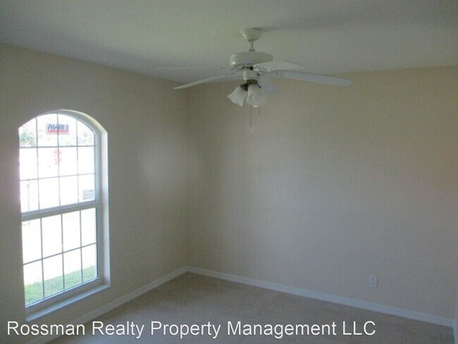 Building Photo - 3 br, 2 bath House - 4223 SW 21st Place