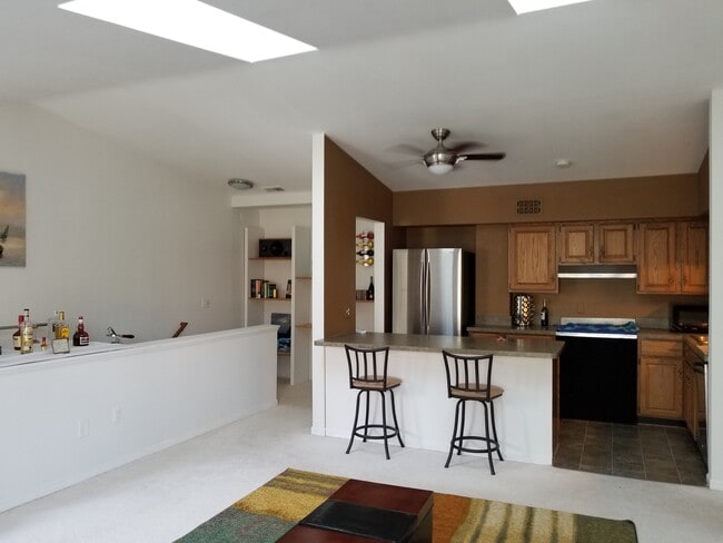 Building Photo - 302 Pinewood Cir
