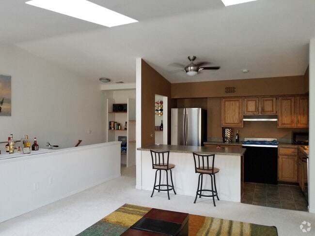 Building Photo - 302 Pinewood Cir