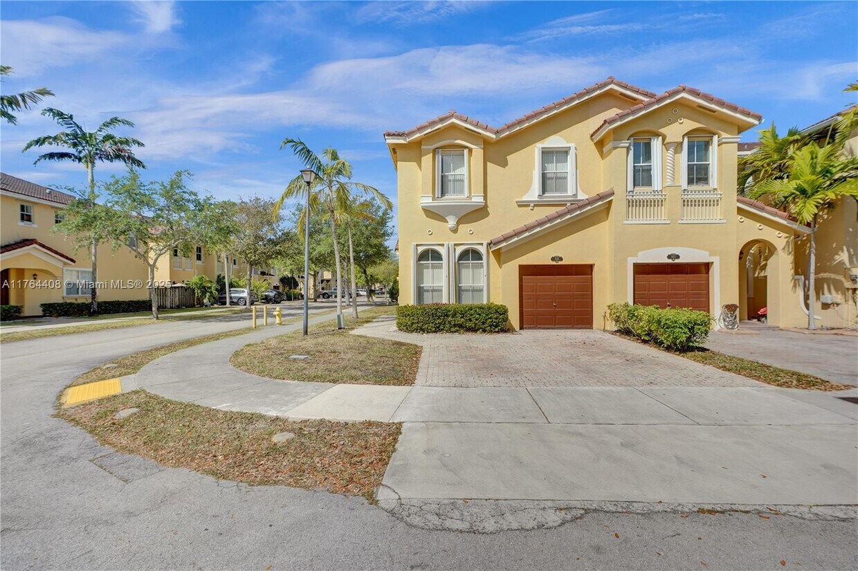 Primary Photo - 906 SW 149th Ct