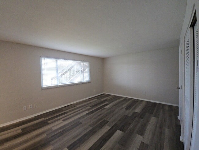 Photo - 1015 E Pearl St Apartment