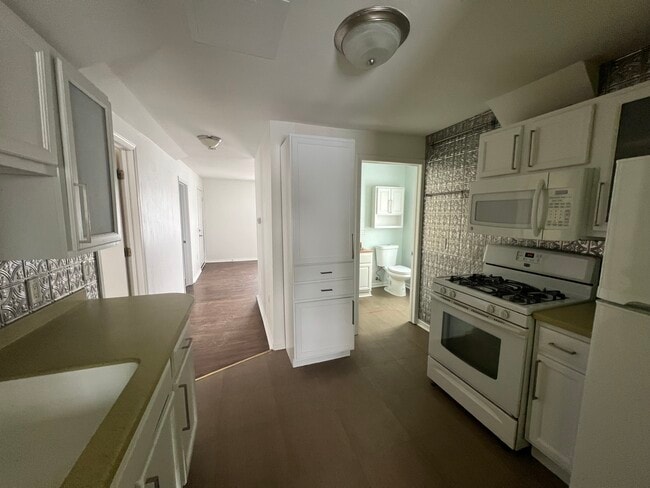 Building Photo - 245 Corry St