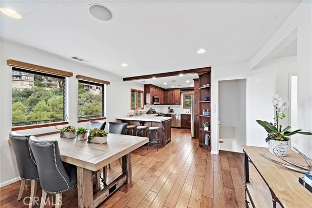 Building Photo - 991 Meadowlark Dr