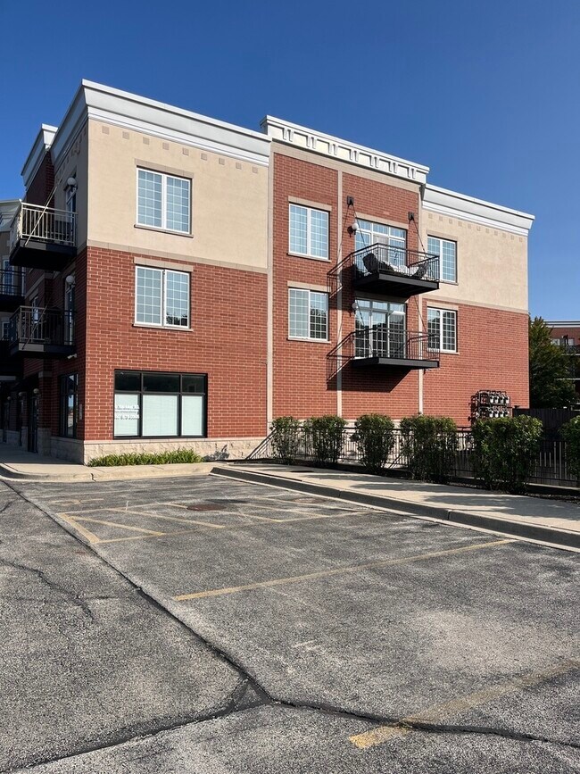 Building Photo - 3400 Wellington Ct