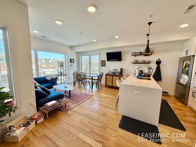 Building Photo - 1719 D St NE