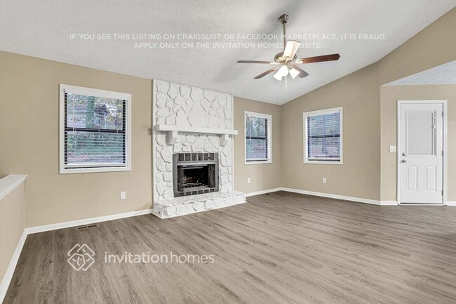 Building Photo - 4040 Maxanne Dr NW