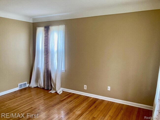 Foto del edificio - 23471 Rensselaer St
