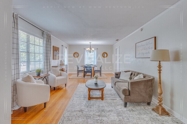 Foto del edificio - 3 Bed 2 Bath Gem in Midtown Mobile!!