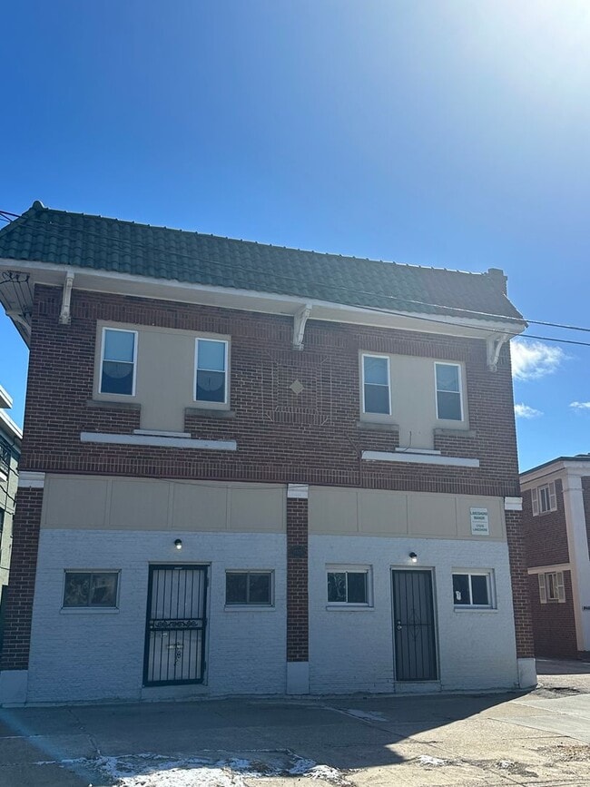 Building Photo - 17568 Lakeshore Blvd