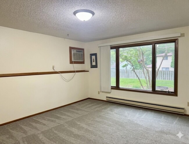 Building Photo - 606 Vilas St